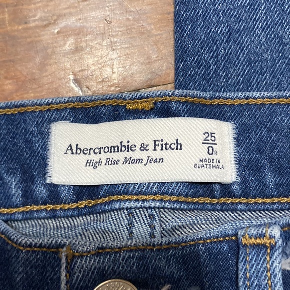 A&F High Rise Mom Jeans #170N - Picture 3 of 3